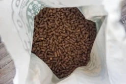 WOOOF Zalm - Geperst Hondenvoer - Hypoallergeen Hondenvoer - Geperste Hondenbrokken - Droogvoer - 18KG -Dog Supplies 1200x800 34